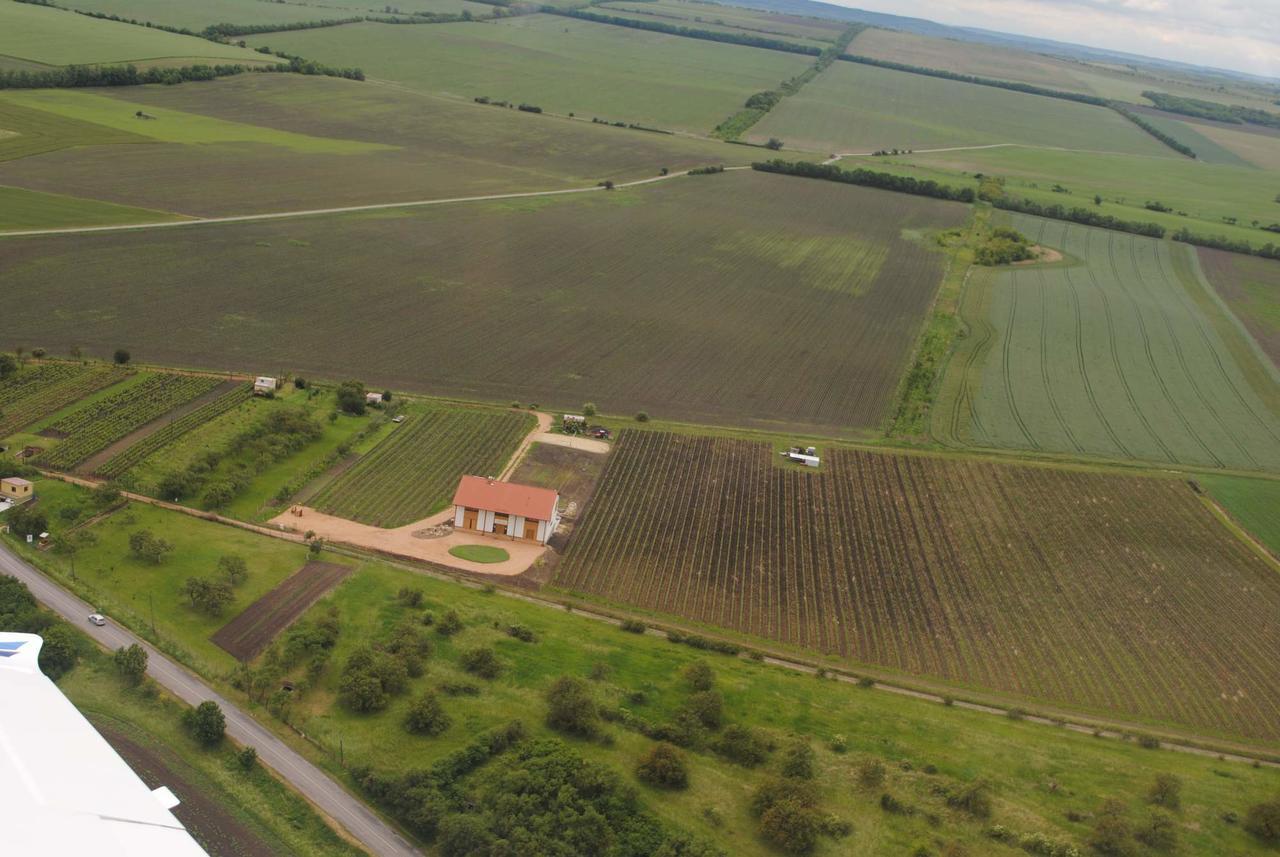 Vinarsky Penzion Strachotice Exterior photo